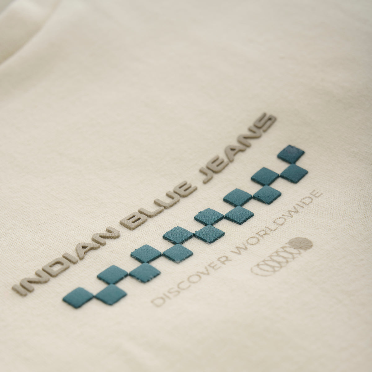 T-Shirt Chest Print I Sandshell