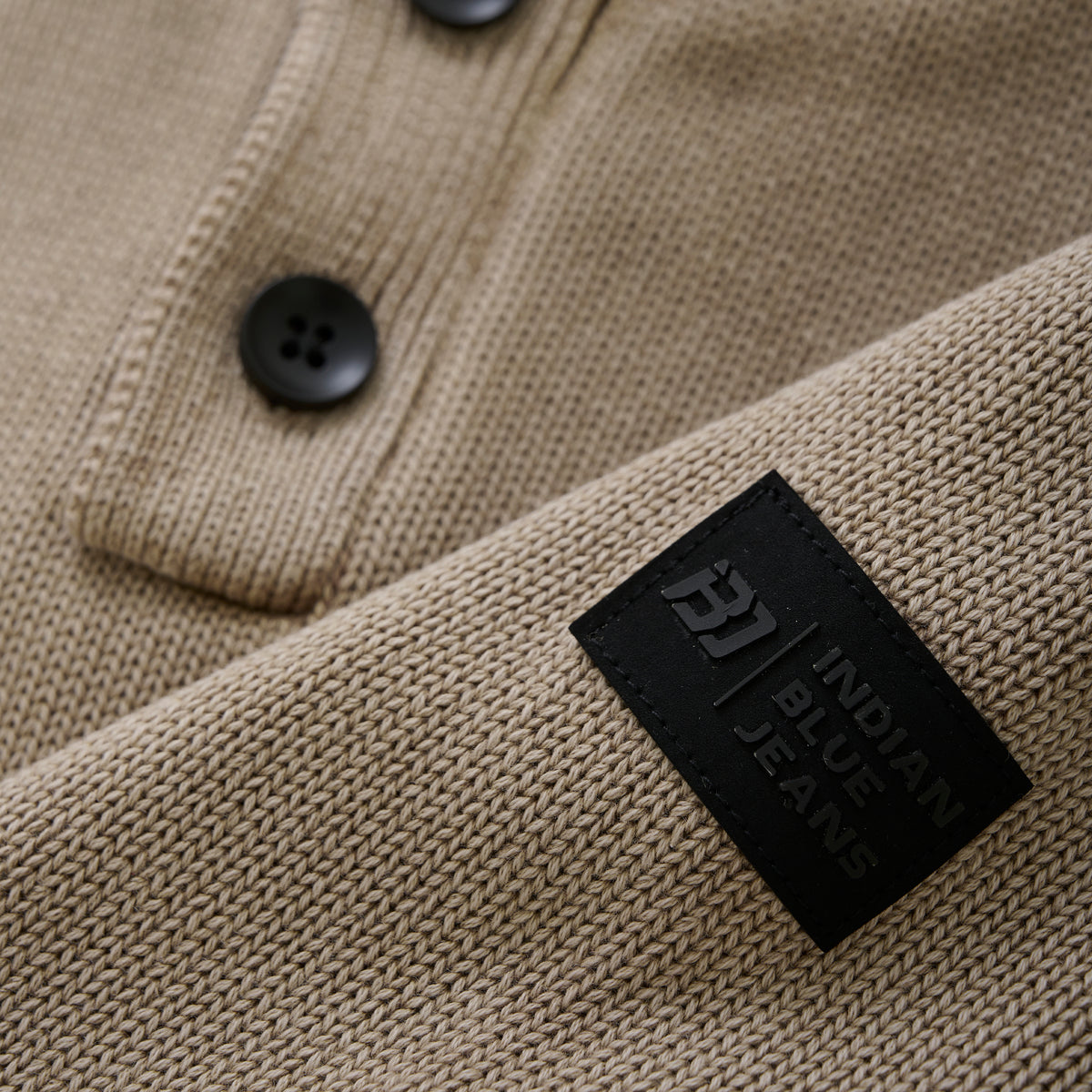 Knitted Col Buttons I Timber Wolf