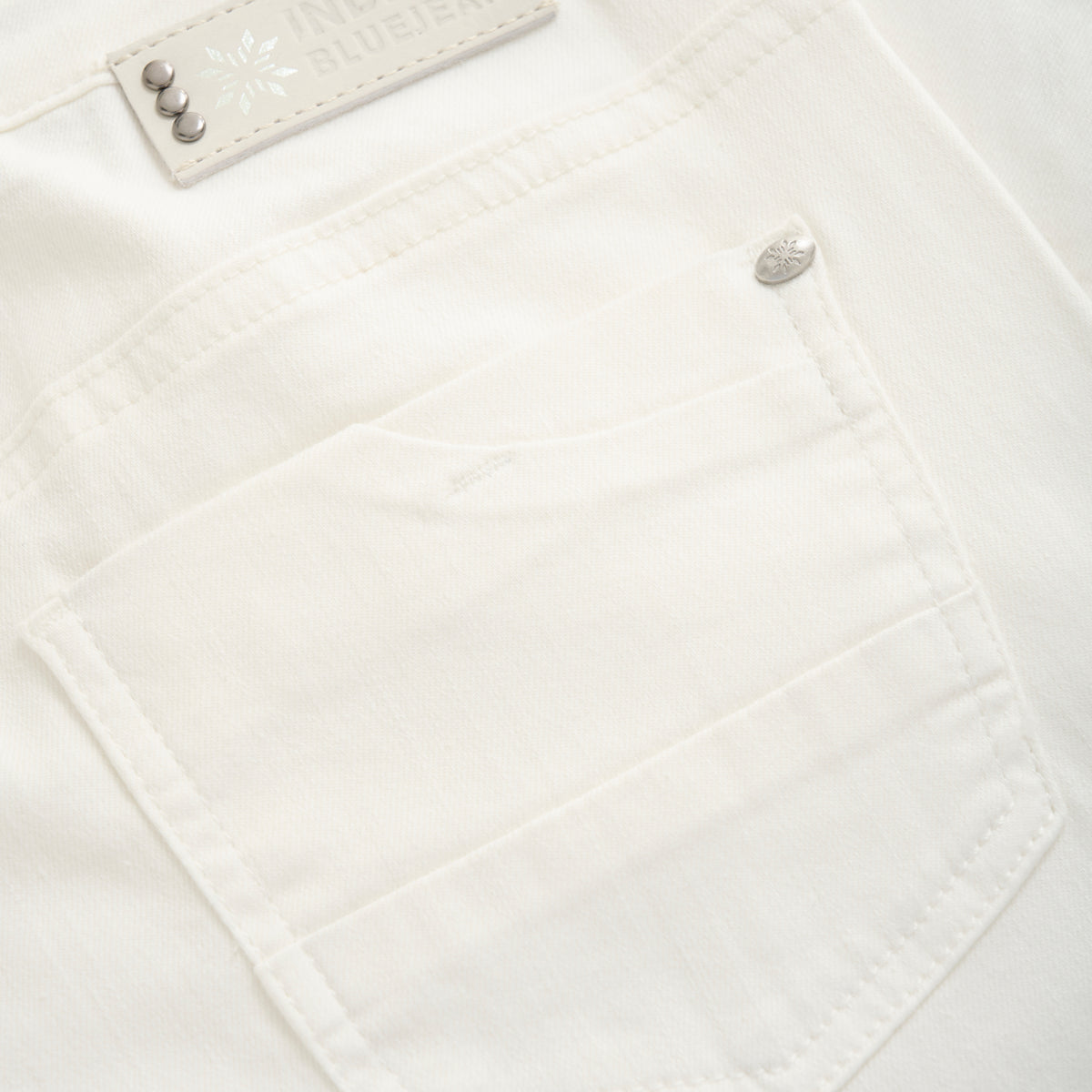 2100 Flared Fit Jeans | White