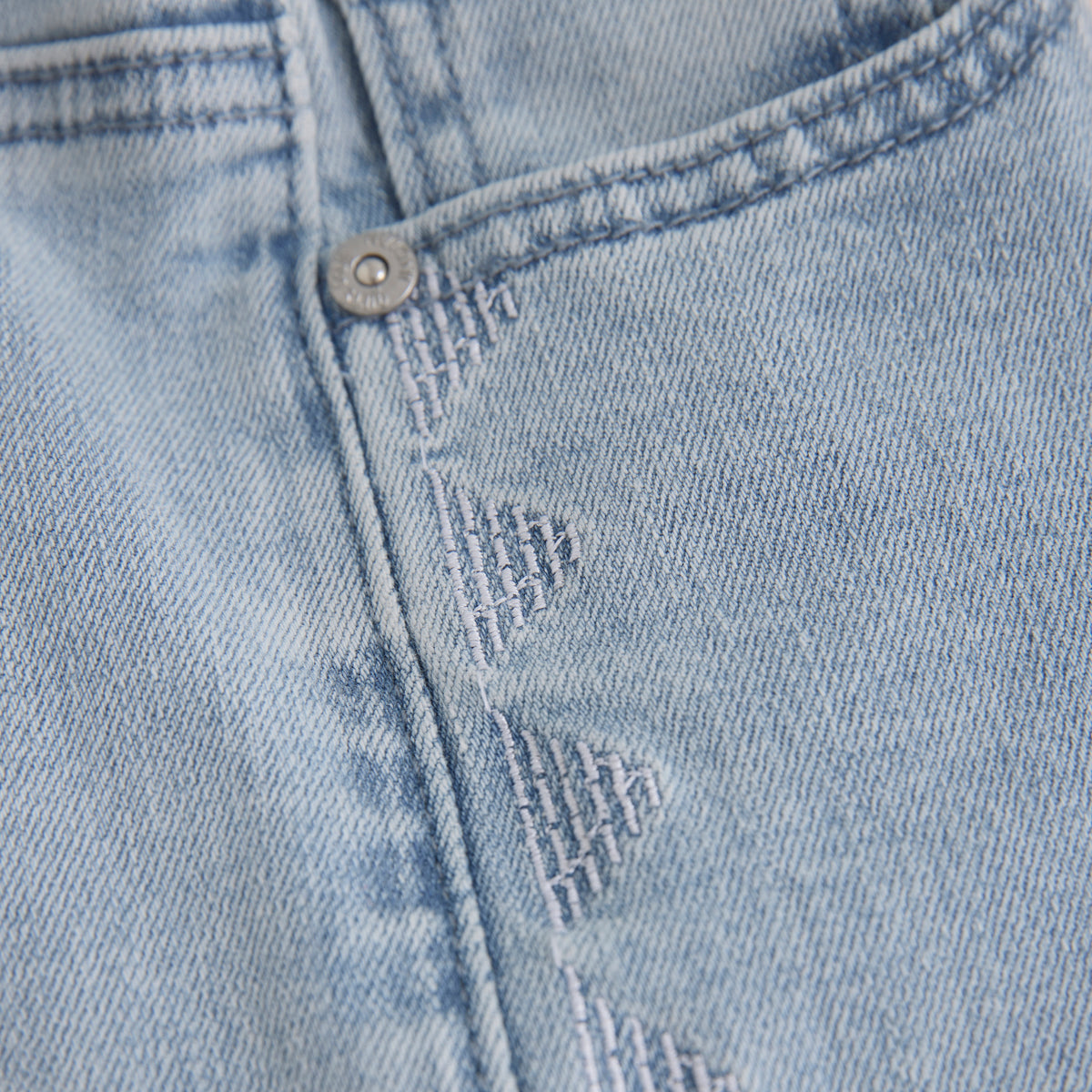 The 2161 Embroidery Jeans | Light Denim Blue