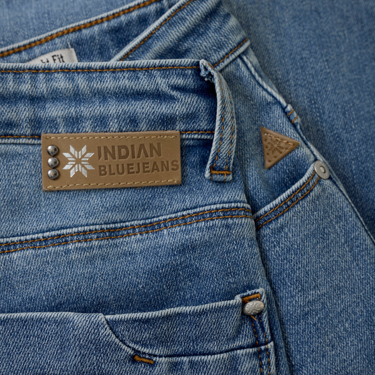 Wide Straight Fit | Medium Denim