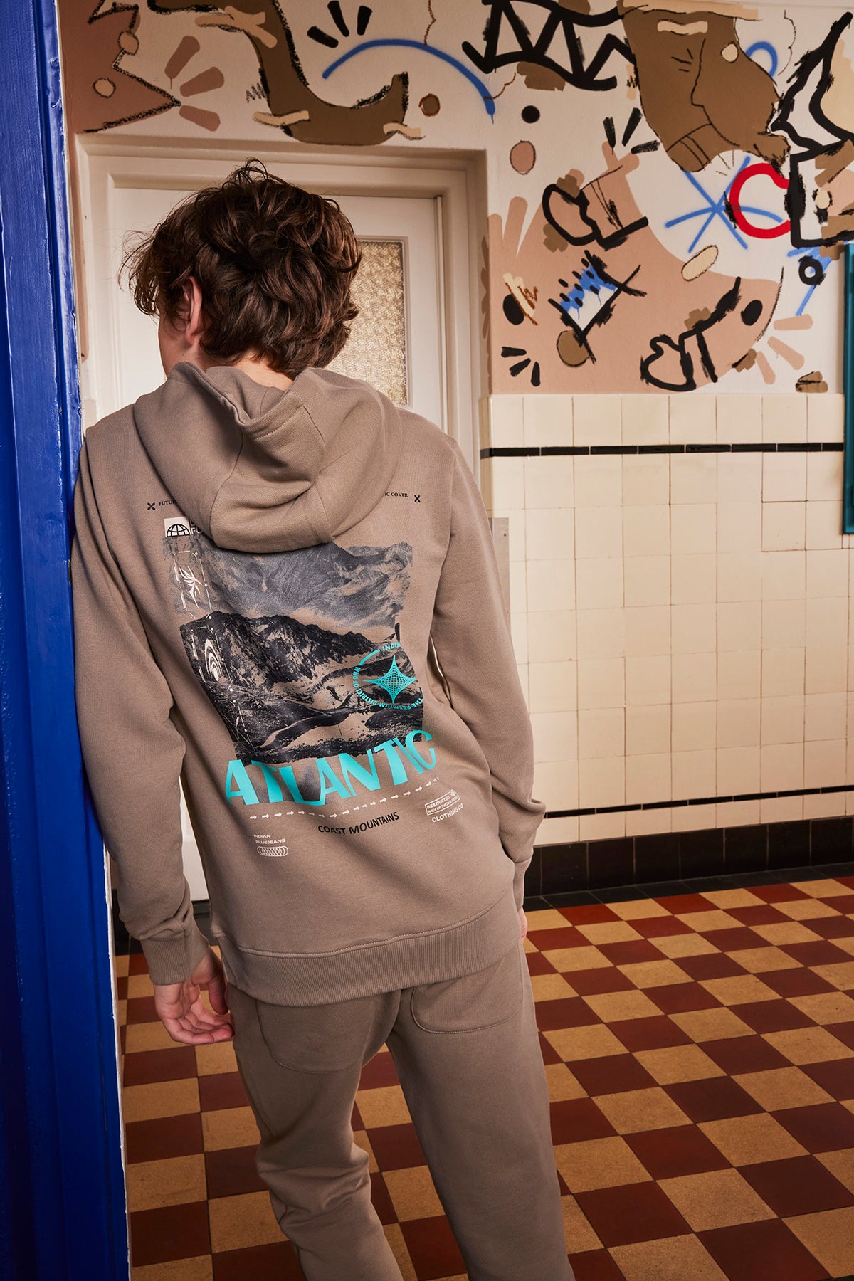 Hoodie Backprint | Timber Wolf