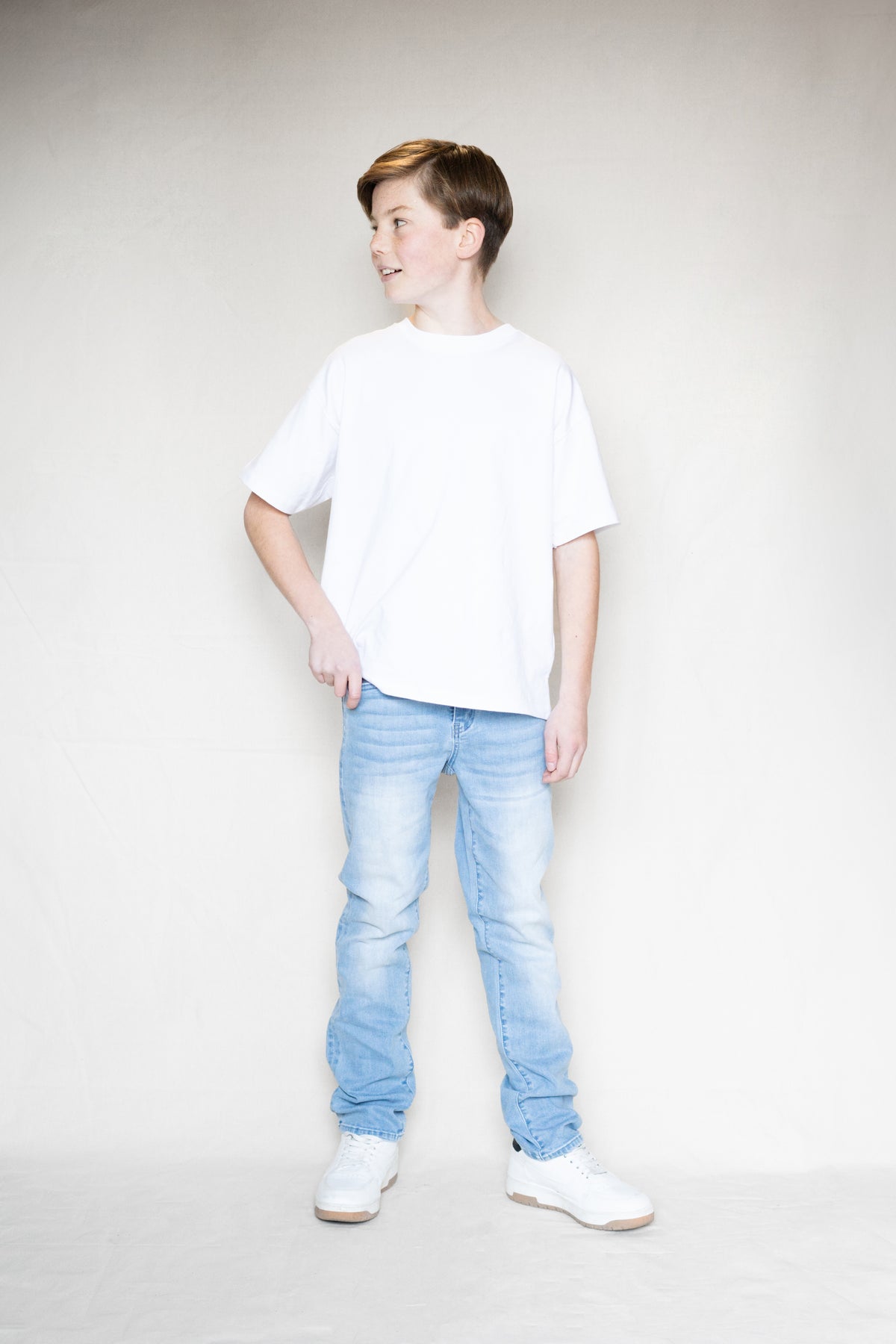 2560 Wide Straight Blue Jeans | Light Denim